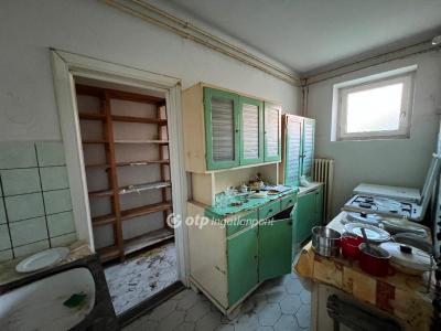 Eladó családi ház Budapest