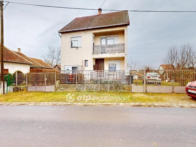 Eladó családi ház Tiszaeszlár