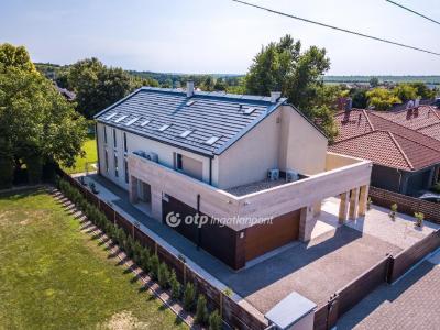 Eladó családi ház Telki