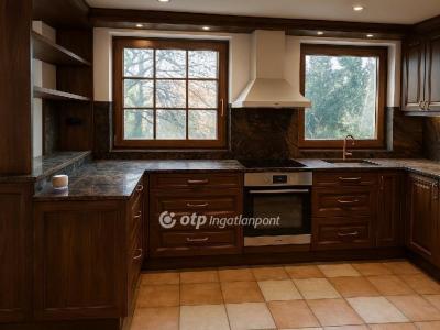 Eladó családi ház Telki