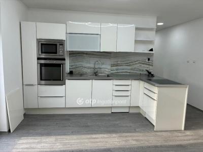 Eladó lakás Komló