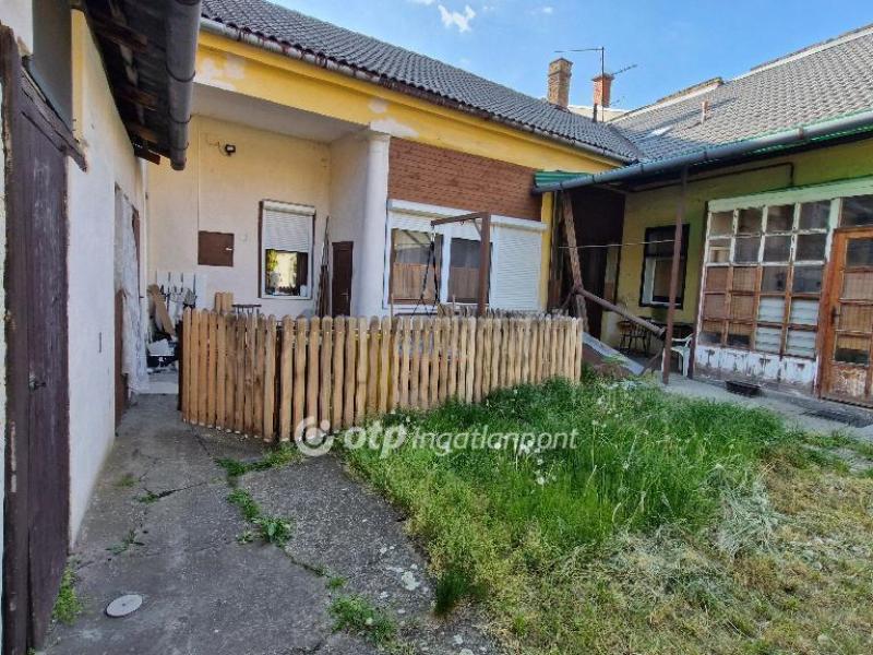 Eladó lakás Nagykőrös