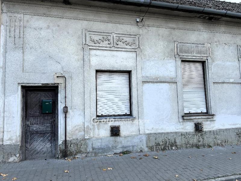 Eladó családi ház Kocsér