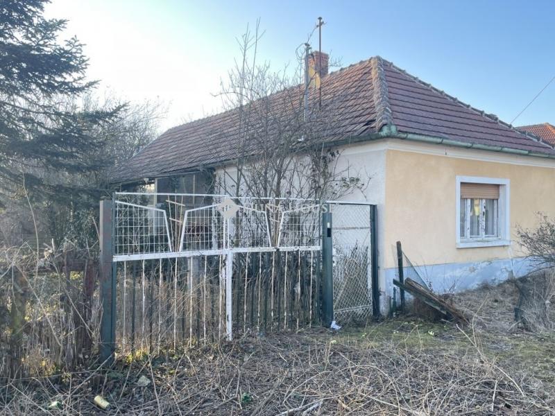 Eladó családi ház Csipkerek
