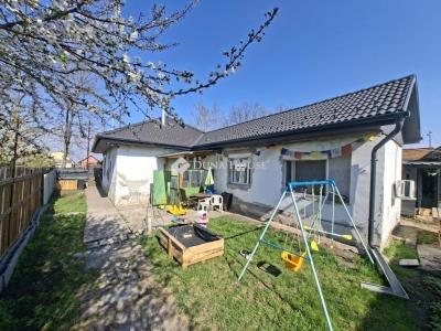 Eladó családi ház Szolnok