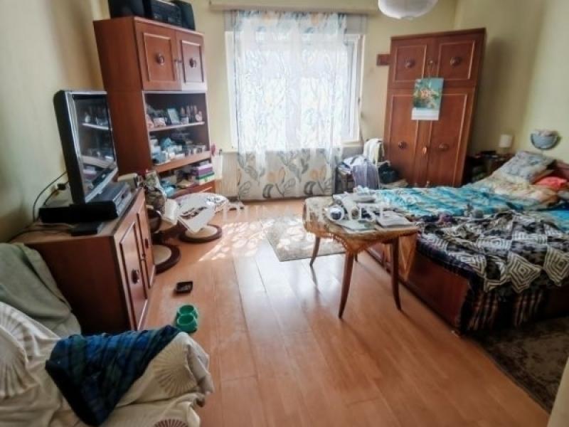 Eladó családi ház Úri