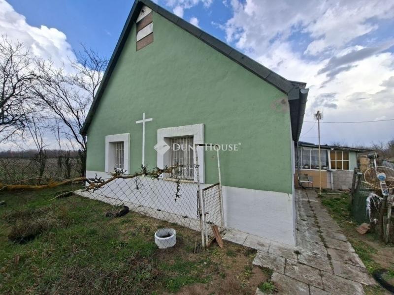 Eladó tanya Tápiószecső