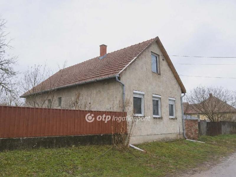 Eladó családi ház Jászfényszaru