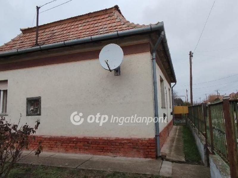 Eladó családi ház Tószeg