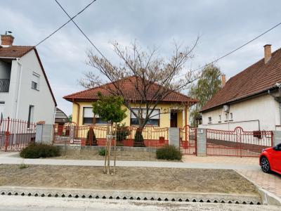 Eladó családi ház Újhartyán