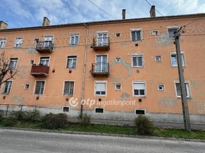 Eladó lakás Pápa