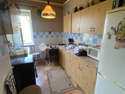 Eladó lakás Komló