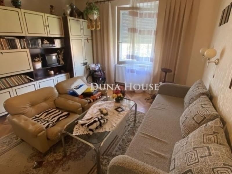 Eladó lakás Komló