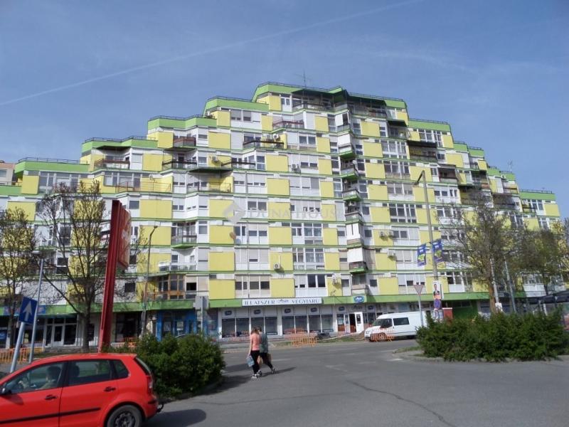 Eladó lakás Komló