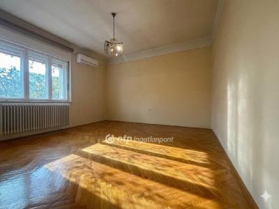 Eladó családi ház Budapest