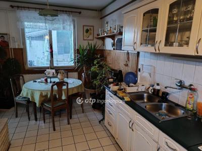 Eladó családi ház Budapest