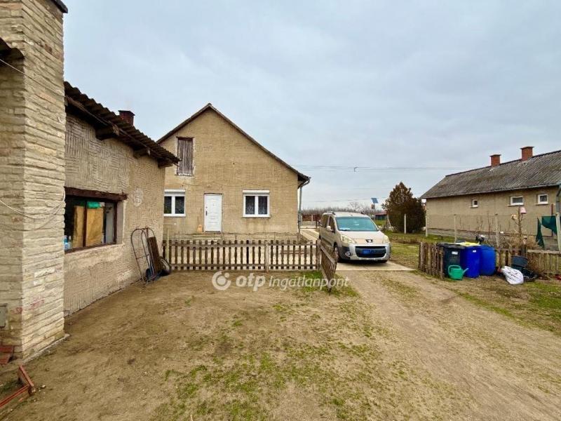 Eladó családi ház Nyársapát