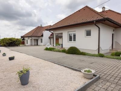 Eladó családi ház Nagykozár