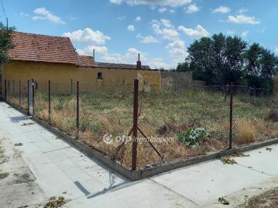 Eladó lakóövezeti telek Csongrád