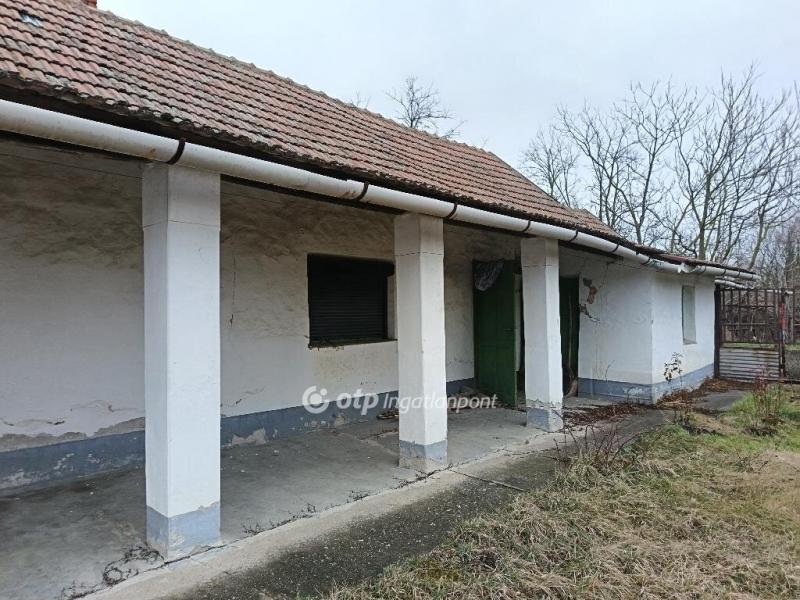 Eladó családi ház Zsáka