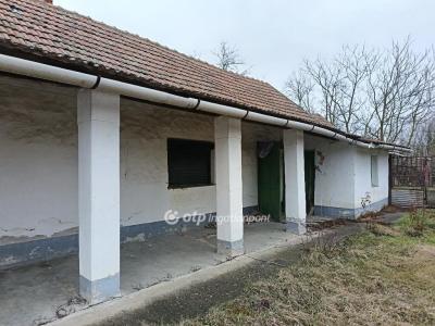 Eladó családi ház Zsáka