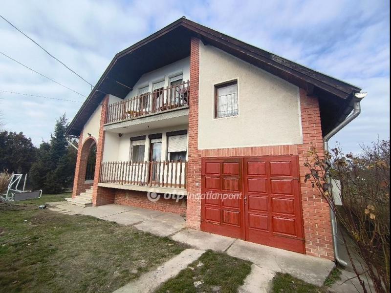Eladó családi ház Gárdony