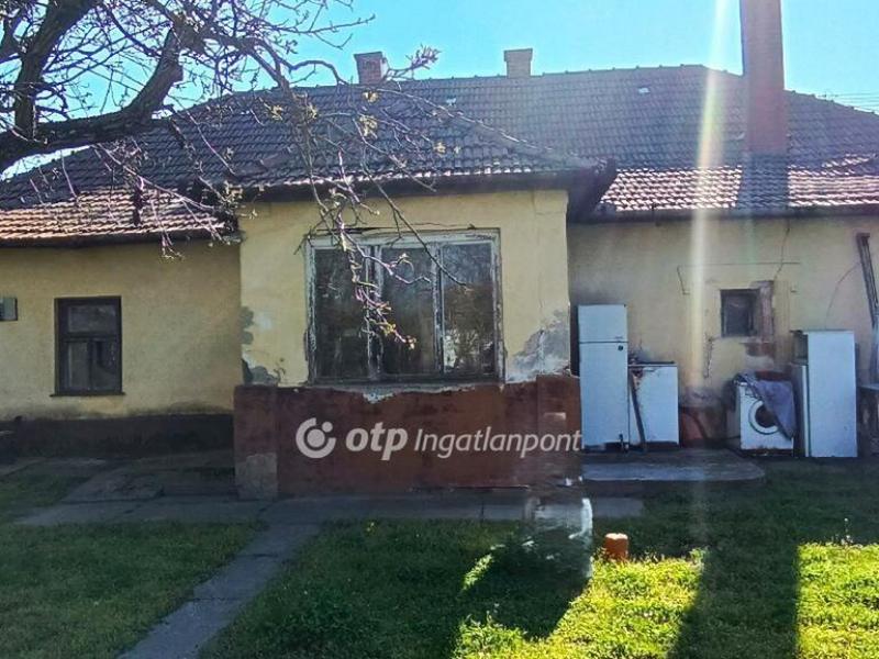Eladó családi ház Tiszajenő