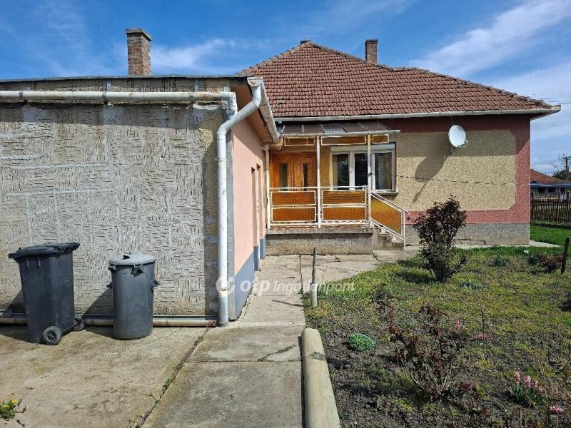 Eladó családi ház Sarkad