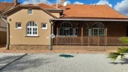 Eladó családi ház Békéscsaba