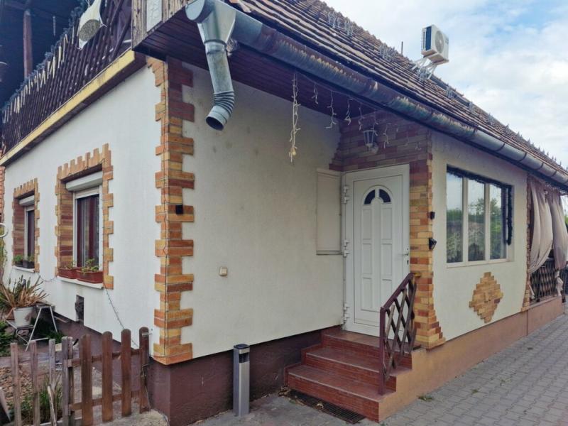 Eladó családi ház Tököl