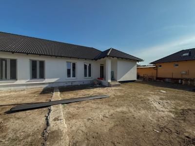Eladó ikerház Monor