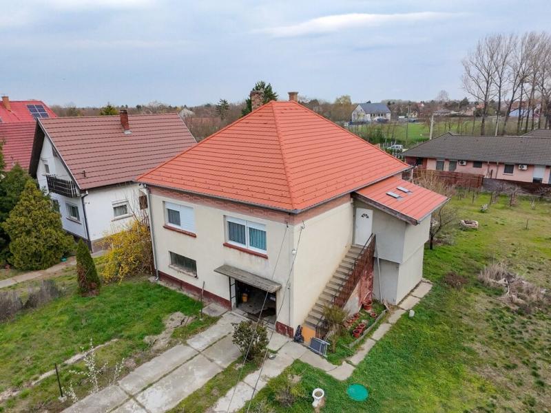 Eladó családi ház Tököl