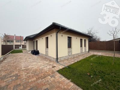 Kiadó családi ház Kecskemét