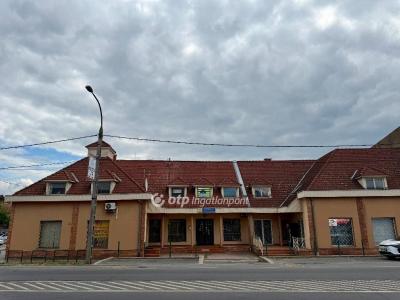 Eladó utcai bejáratú üzlethelység Dunakeszi