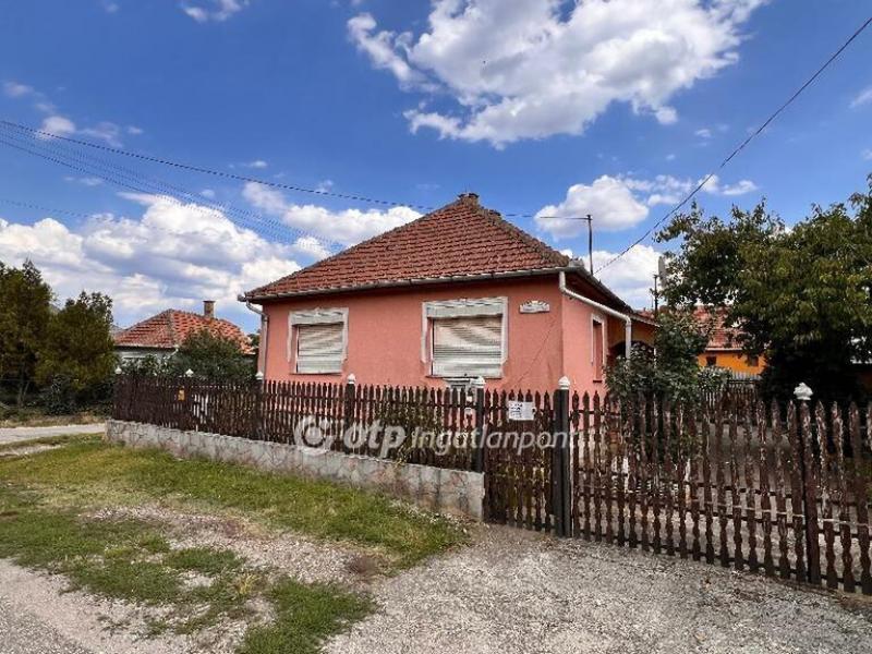 Eladó családi ház Tiszakeszi