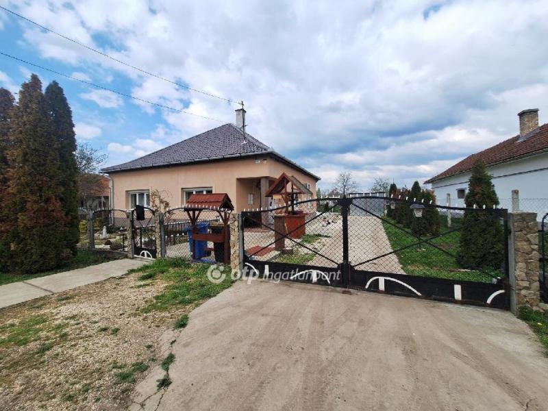 Eladó családi ház Báránd