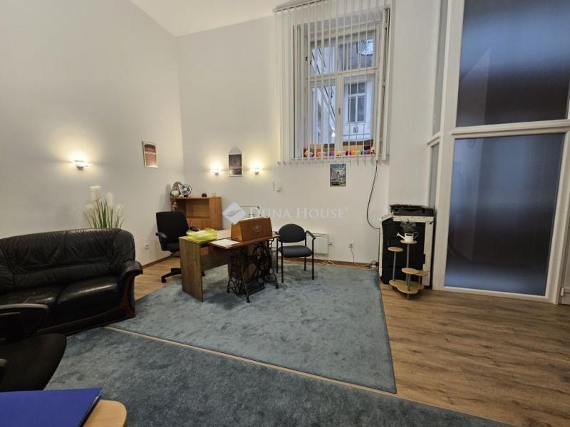 Kiadó iroda családi házban Budapest