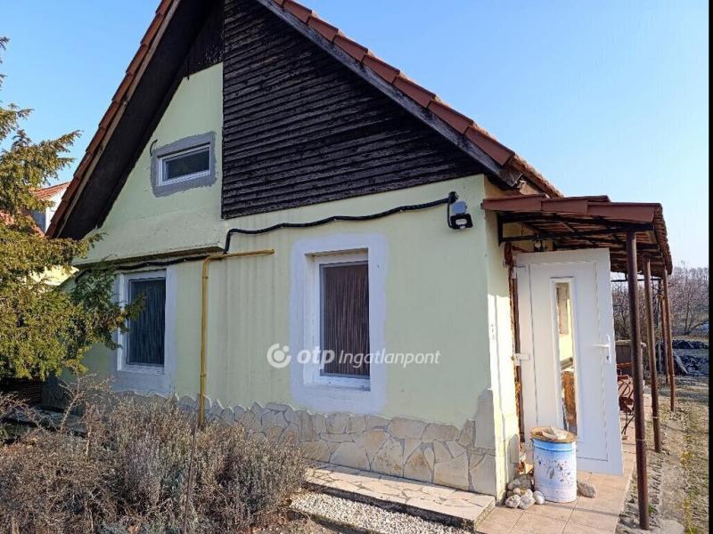 Eladó családi ház Zsombó