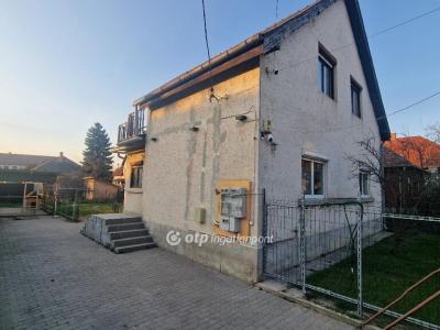 Eladó családi ház Budapest