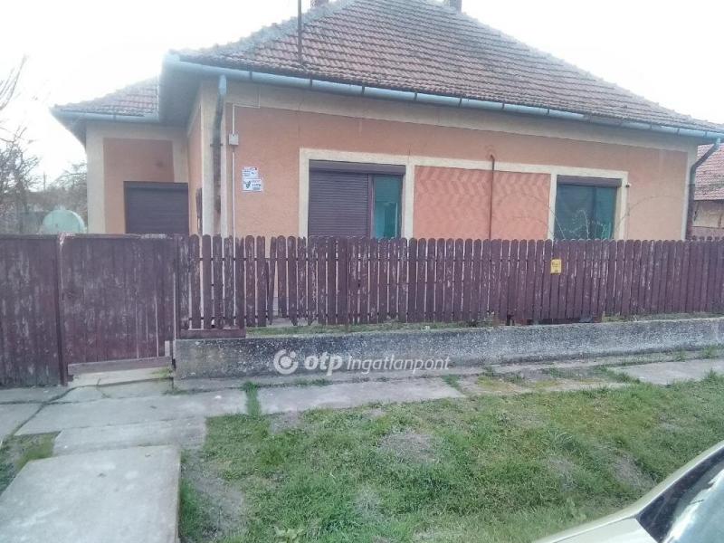 Eladó családi ház Komádi