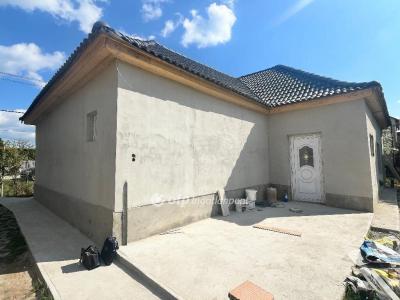Eladó családi ház Újszász