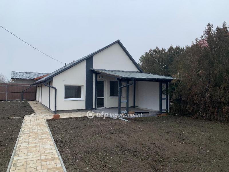 Eladó családi ház Szolnok
