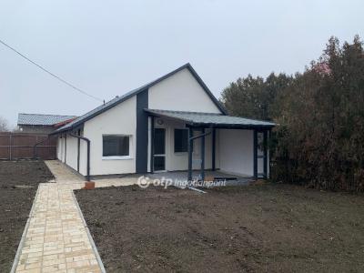 Eladó családi ház Szolnok