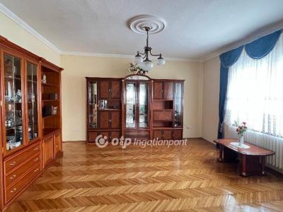 Eladó családi ház Eger