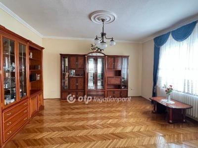 Eladó családi ház Eger