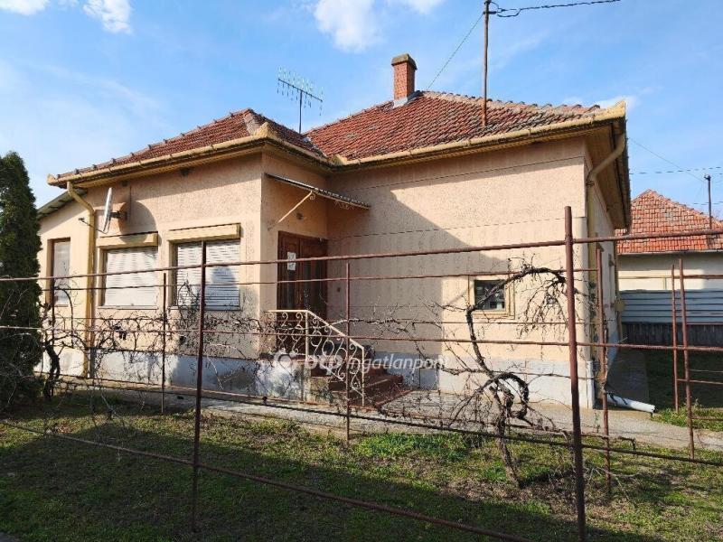 Eladó családi ház Szegvár