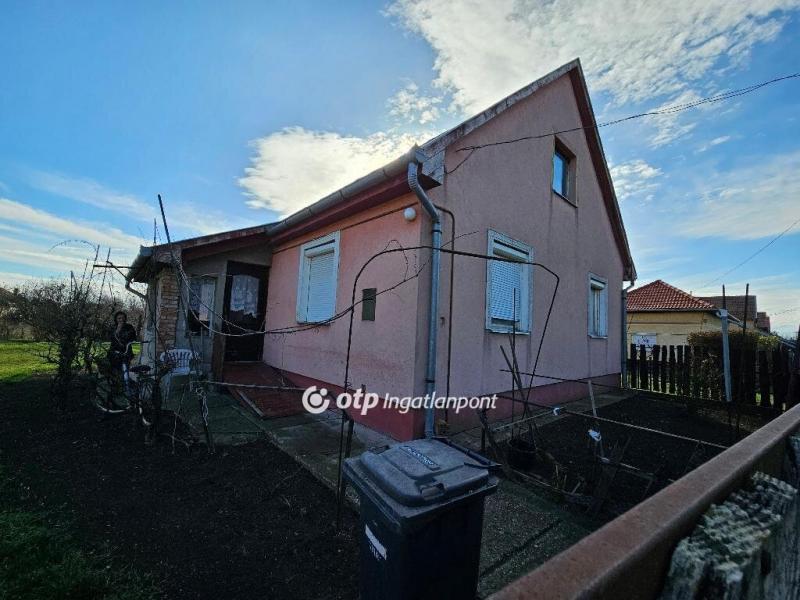 Eladó családi ház Tiszaföldvár