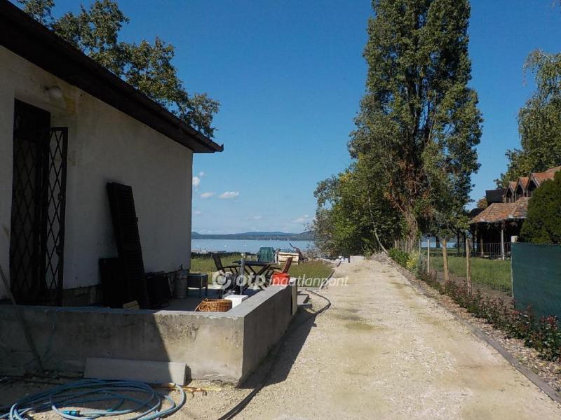 Eladó nyaraló Balatonboglár