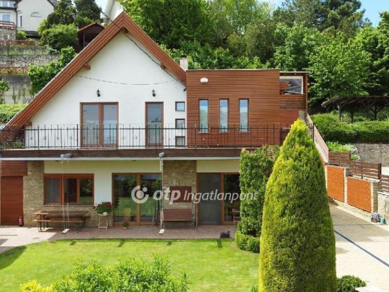 Eladó családi ház Balatonalmádi