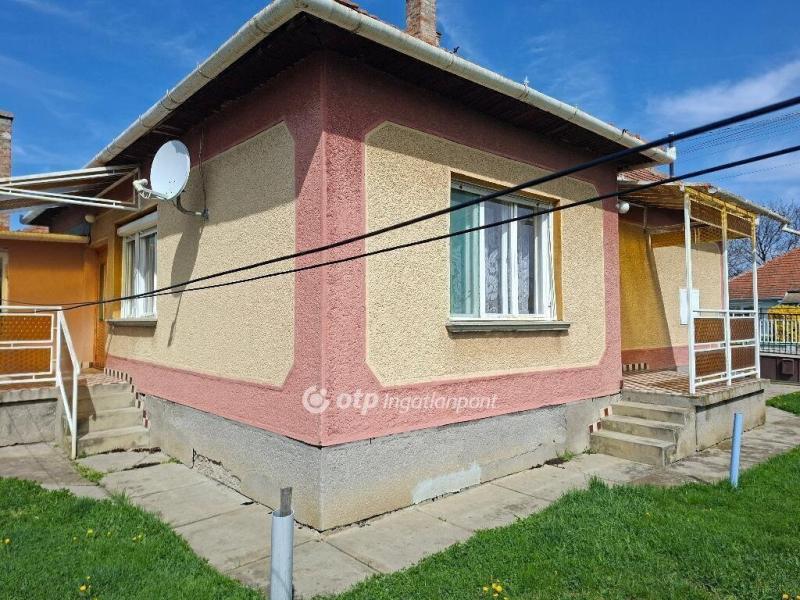 Eladó családi ház Sarkad